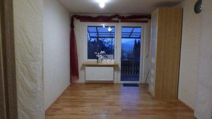 Zwischenwohnraum mit Ausgang zum Garten