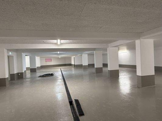 zwei Tiefgaragenstellplätze