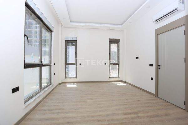 Detached Villa for Sale in an Elite Complex in Altıntaş