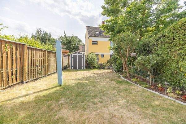 Gepflegter Garten in Süd-Ausrichtung