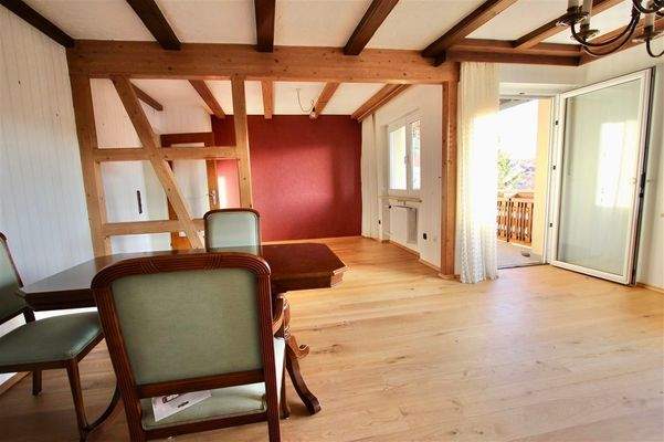 OG Wohnzimmer mit Balk.