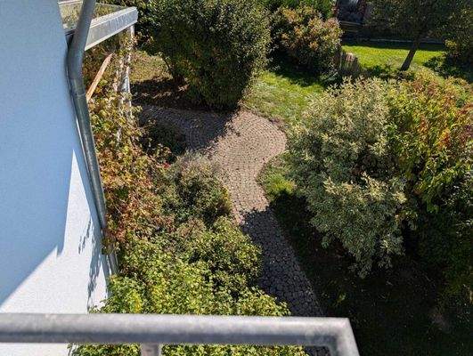 eingewachsener Garten, Abgang Souterrain