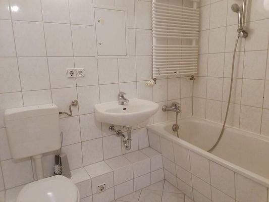 Wannenbad mit WA-Anschluss