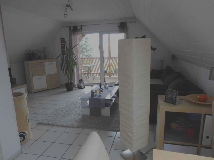 Gepflegte 2-Zimmer-DG-Wohnung mit Balkon und EBK in Landau-Queichheim in der Pfalz