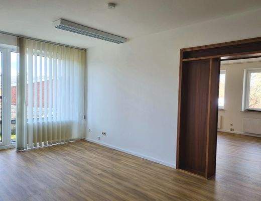 Büro mit Balkonzugang