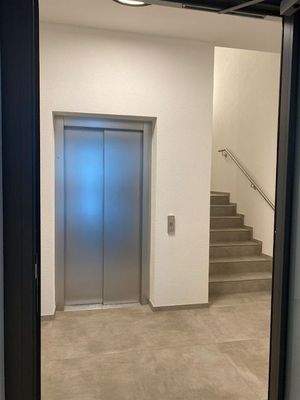 Aufzug / Treppenhaus