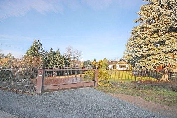 Grundstück mit Zufahrt