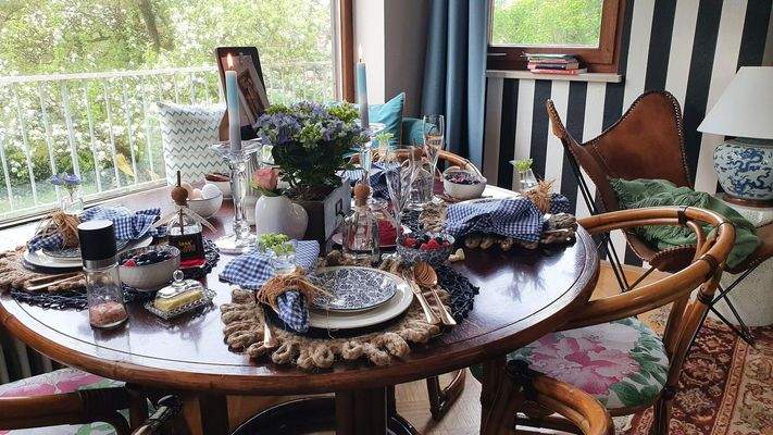 Essecke / Blick in grüne Oase