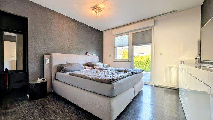 Schlafzimmer mit Ankleide