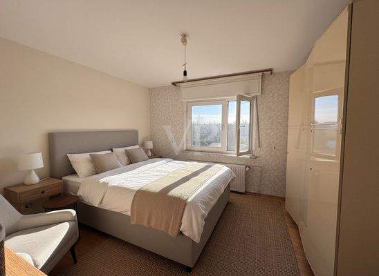 Elternschlafzimmer KI-KI-Staging