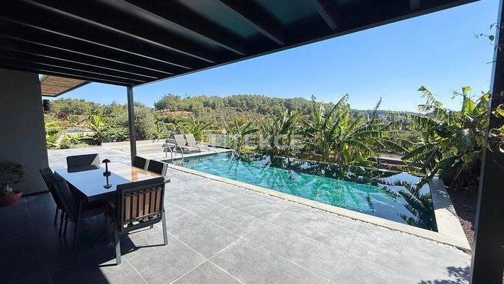 Detached Homes with Pools on 2500 m² Plots in Urla