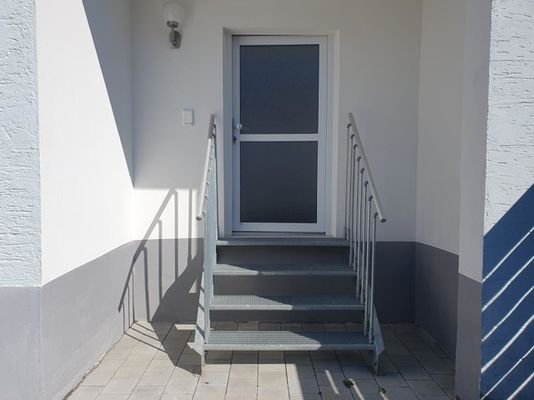 überdacht in die Einliegerwohnung