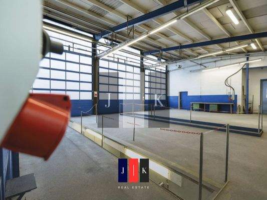 Fahrzeughalle Innenansicht 1 - Darstellung