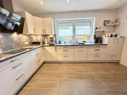 ...und hochwertiger Einbauküche