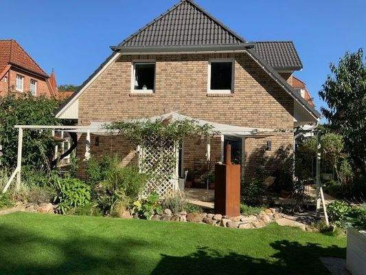 Südseite des Hauses mit Terrasse