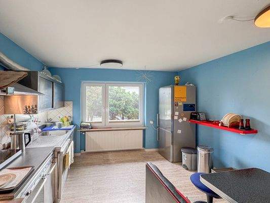 praktische Einbauküche im EG