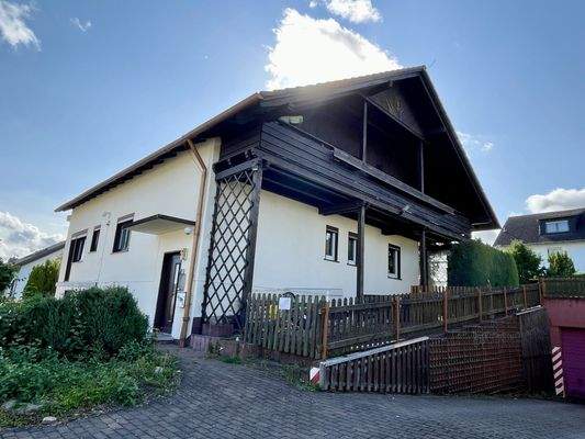 Giebelseite mit Balkon