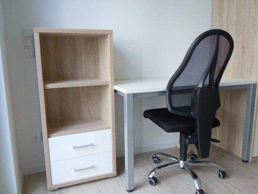 Uhw Schreibtisch.JPG