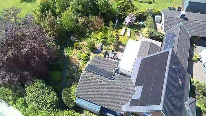 Südseite mit PV-Anlage