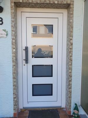 neue Haustüre zur großen Wohnung