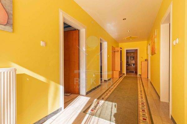 Großzügige Oase auf dem ersten Stock