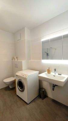 Bad mit WC und Waschmaschinenanschluss