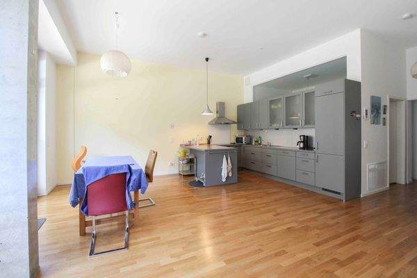 Wohnzimmer u. Küche