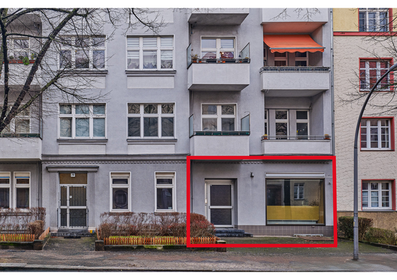 Frontansicht mit großer Fensterfront