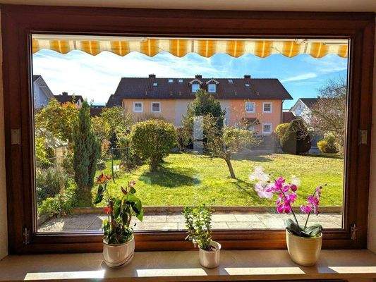 Panoramafenster mit herrlichem Blick in den Garten