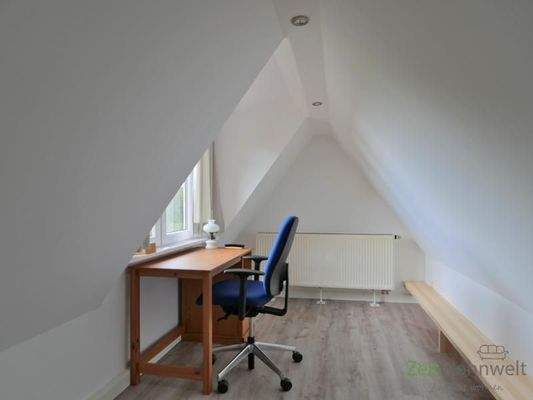 Arbeitszimmer im Dachboden
