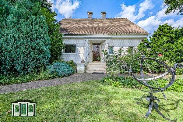 Außenansicht mit Eingang