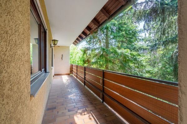 Balkon mit Blick in den Garten