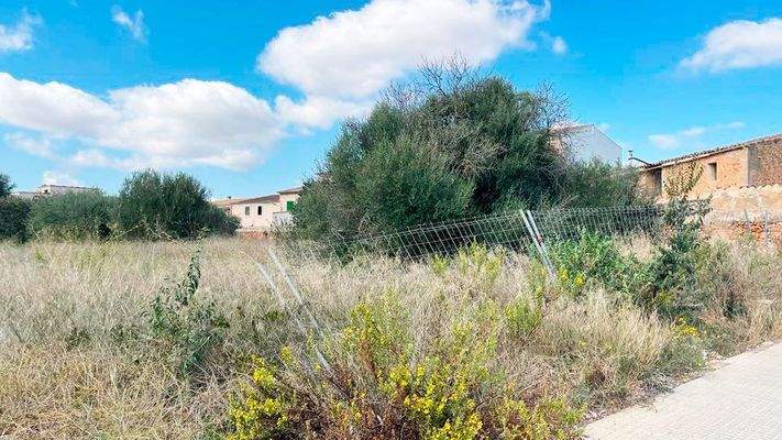 Mehrfamilienhausgrundstück für 22 Wohnungen zum Verkauf in Campos, Mallorca.