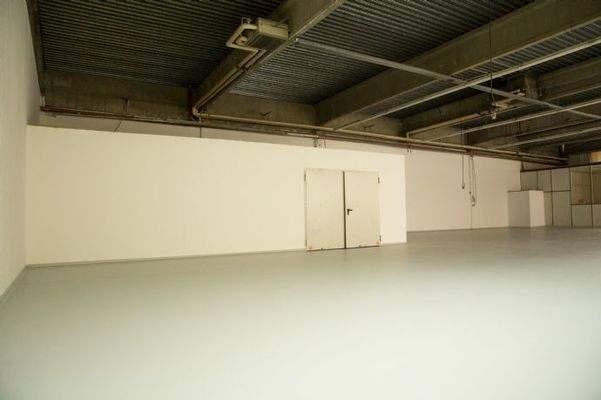 Doppelflügeltüre zum Einbaulager