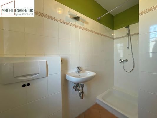 Gäste-WC mit Dusche