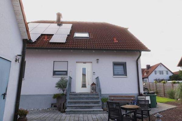 Hausansicht ( Hauseingang ) von Osten