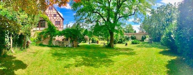 Panorama Schloss mit Garten.jpeg