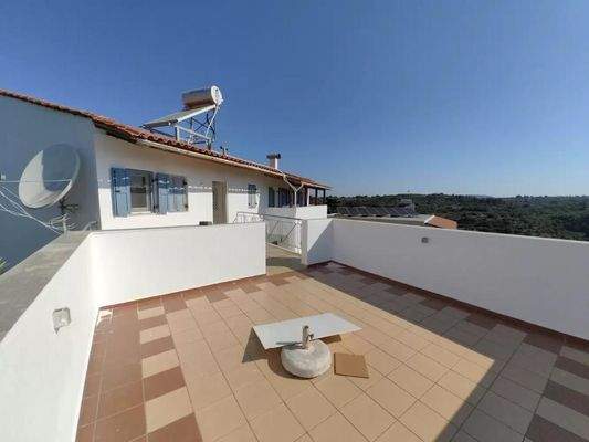 Zweistöckiges Haus mit Gästezimmer zum Verkauf in Kato Poros