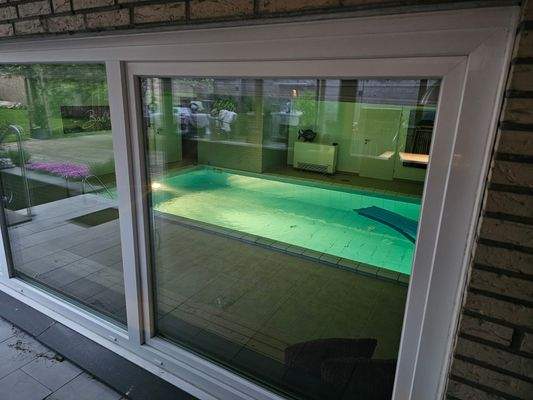 Pool von der Terrasse aus Abends