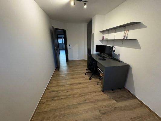 Schreibtisch+Aktenschrank inkl