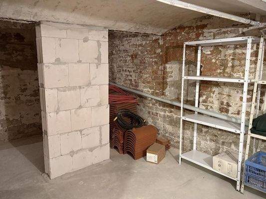 Keller mit Untermauerung