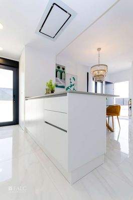 Küchenzeile offen, hell