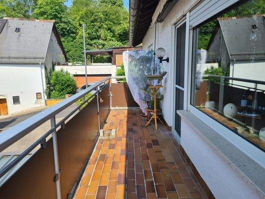 Balkon mit Zugang vom Wohnzimmer EG.jpg