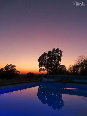 Pool mit Abenddämmerung