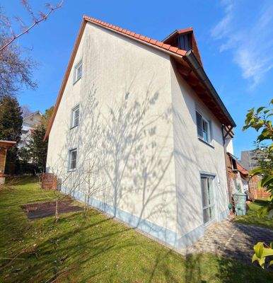 Seitenansicht mit Garten