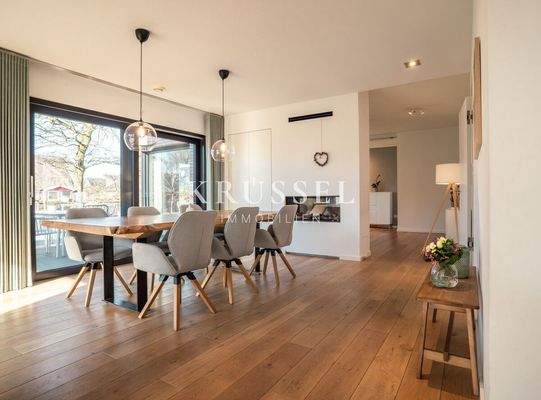 Der offene Essbereich angrenzend an die Küche und den Wohnbereich