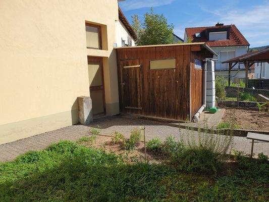 Auch ein Gartenschuppen darf nicht fehlen