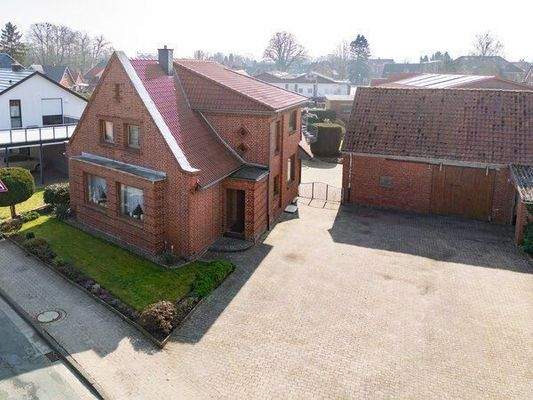 Ansicht mit Nebengebäude(wird abgerissen)