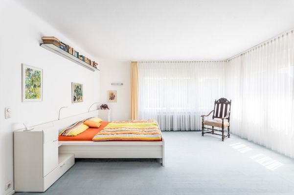 Schlafzimmer mit Ankleidezimmer