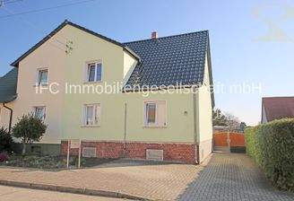 Hausansicht / Straßenseite